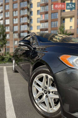 Седан Ford Fusion 2013 в 