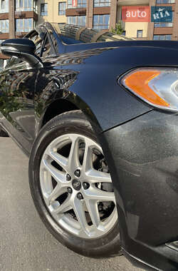 Седан Ford Fusion 2013 в 