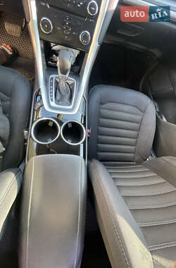 Седан Ford Fusion 2013 в 