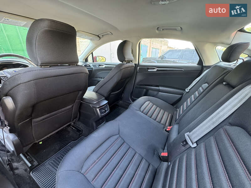 Седан Ford Fusion 2015 в Волочиске