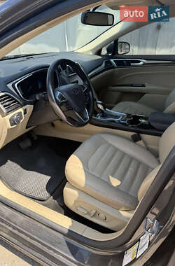 Седан Ford Fusion 2015 в 