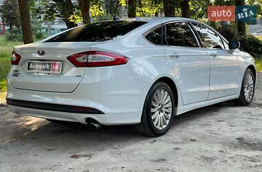 Седан Ford Fusion 2015 в 