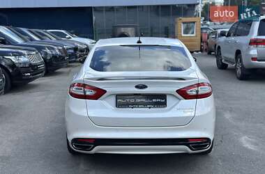 Седан Ford Fusion 2013 в 