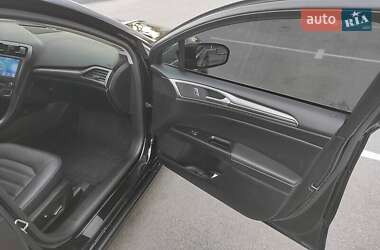 Седан Ford Fusion 2017 в 