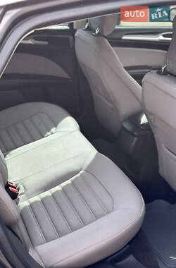 Седан Ford Fusion 2013 в 