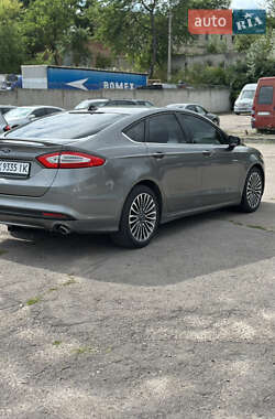Седан Ford Fusion 2013 в 