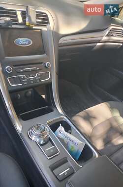 Седан Ford Fusion 2017 в 