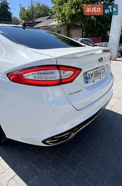 Седан Ford Fusion 2013 в 