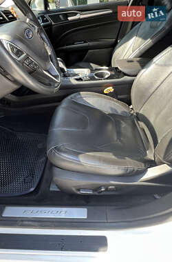 Седан Ford Fusion 2013 в 