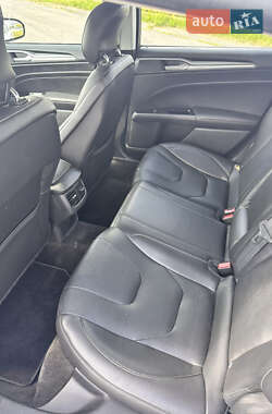 Седан Ford Fusion 2015 в 