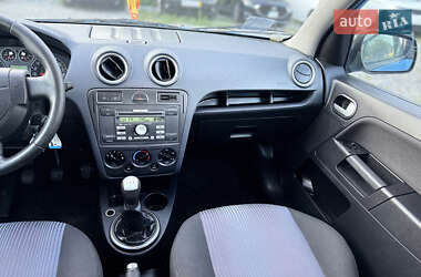 Хэтчбек Ford Fusion 2011 в 