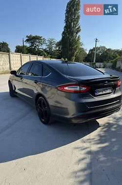 Седан Ford Fusion 2015 в 