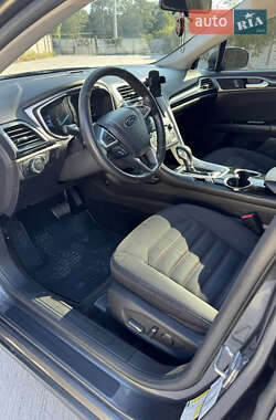 Седан Ford Fusion 2015 в 