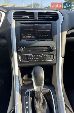 Седан Ford Fusion 2015 в 