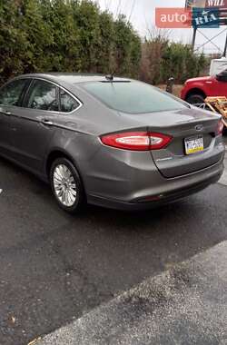 Седан Ford Fusion 2014 в 