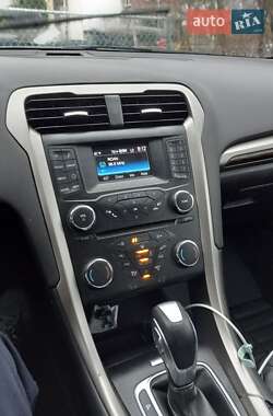 Седан Ford Fusion 2014 в 