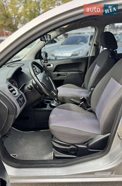Хэтчбек Ford Fusion 2008 в 