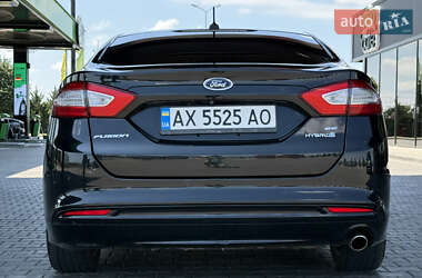 Седан Ford Fusion 2015 в 