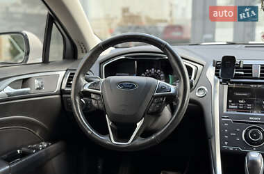 Седан Ford Fusion 2014 в 
