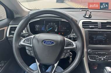 Седан Ford Fusion 2015 в 