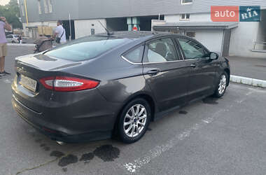 Седан Ford Fusion 2016 в 