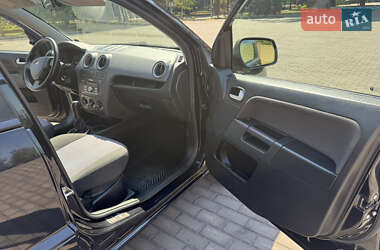 Хэтчбек Ford Fusion 2011 в 