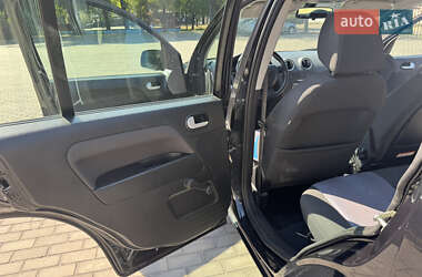Хэтчбек Ford Fusion 2011 в 