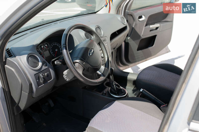 Хэтчбек Ford Fusion 2011 в Львове
