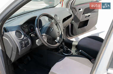 Хэтчбек Ford Fusion 2011 в 