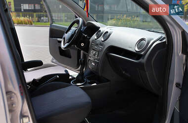 Хэтчбек Ford Fusion 2011 в 