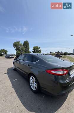 Седан Ford Fusion 2015 в 