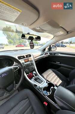 Седан Ford Fusion 2015 в 
