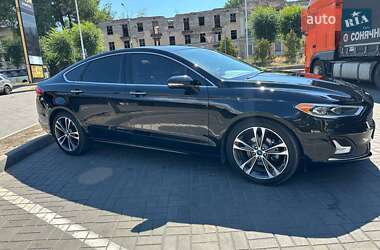 Седан Ford Fusion 2018 в 