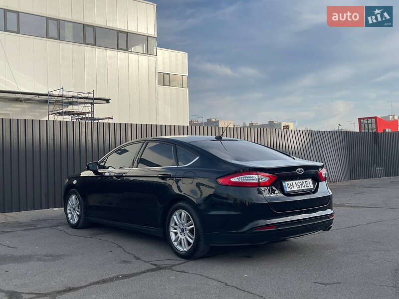 Седан Ford Fusion 2015 в Львові