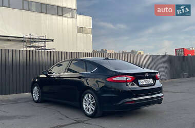 Седан Ford Fusion 2015 в 