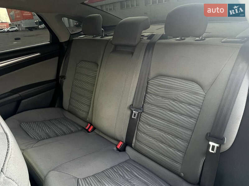 Седан Ford Fusion 2015 в Львові
