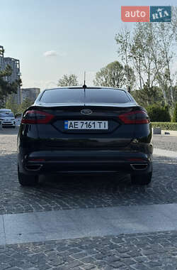 Седан Ford Fusion 2013 в 