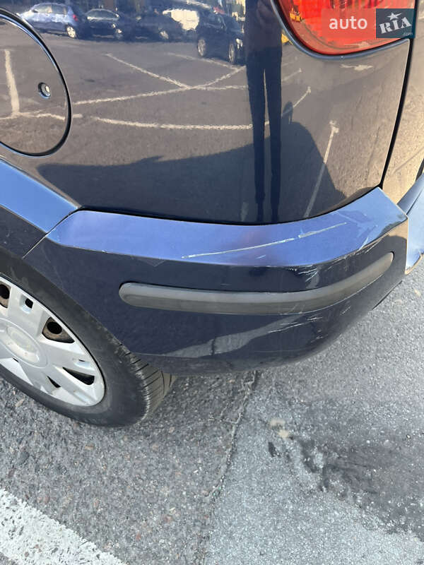 Хэтчбек Ford Fusion 2004 в Львове