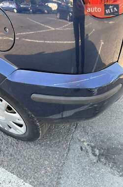 Хэтчбек Ford Fusion 2004 в 