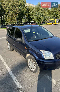 Хэтчбек Ford Fusion 2004 в 