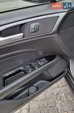 Седан Ford Fusion 2015 в 
