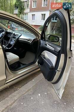 Седан Ford Fusion 2017 в 