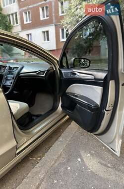 Седан Ford Fusion 2017 в 