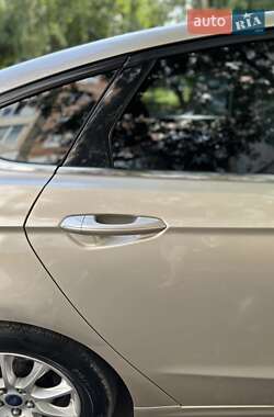 Седан Ford Fusion 2017 в 