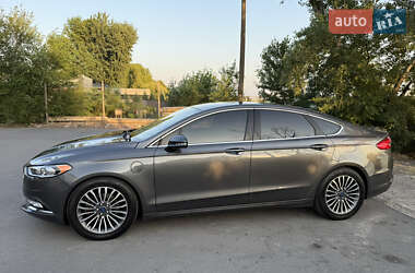 Седан Ford Fusion 2016 в 