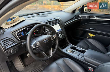 Седан Ford Fusion 2016 в 