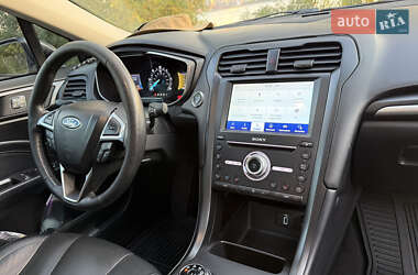 Седан Ford Fusion 2016 в 