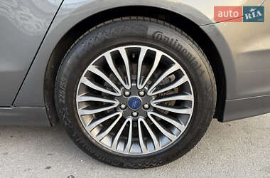 Седан Ford Fusion 2016 в 