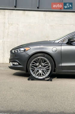 Седан Ford Fusion 2016 в 
