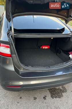 Седан Ford Fusion 2015 в  фото 6 Седан Ford Fusion 2015 в